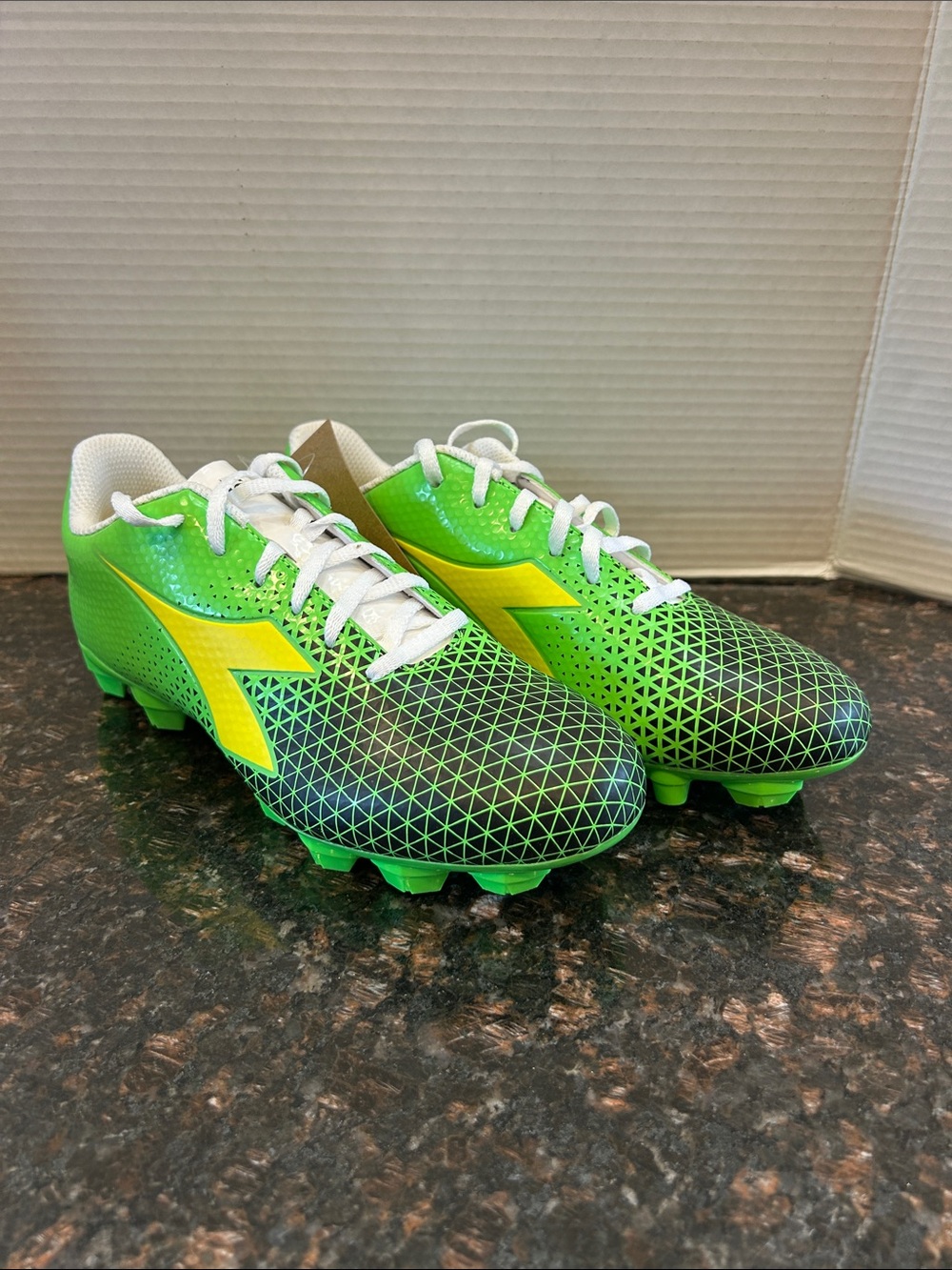 New Diadora Green & Yellow Kids Soccer Cleats size 5.5